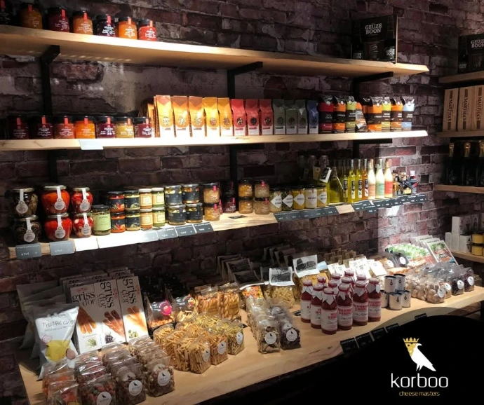 Delicatessen zoals olijfolie, confijten, tapenades, koekjes, aperitiefhapjes